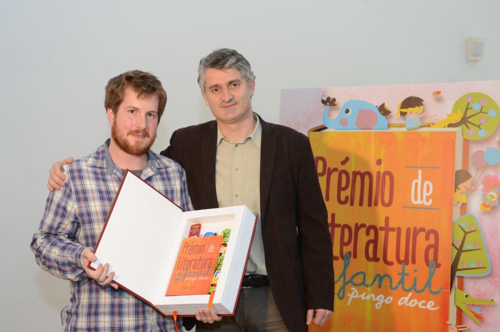 Luís Belo foi o vencedor da primeira edição. Na imagem, está acompanhado do diretor-geral do Pingo Doce, Luís Araújo