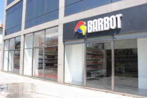 Barbot dá mais cor à Invicta com nova loja
