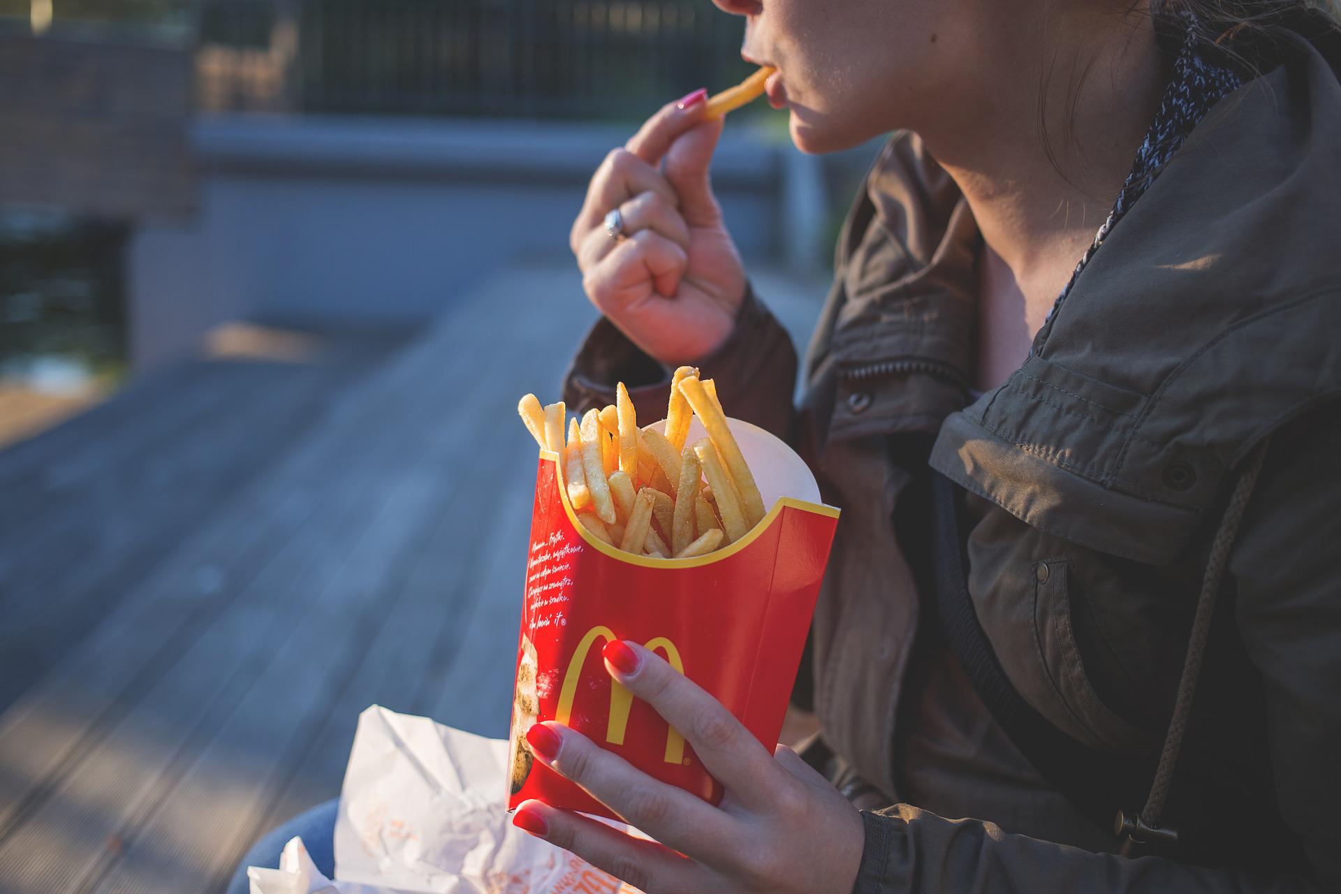 FAST FOOD COM RECUPERAÇÃO MAIS RÁPIDA QUE OS OUTROS RESTAURANTES