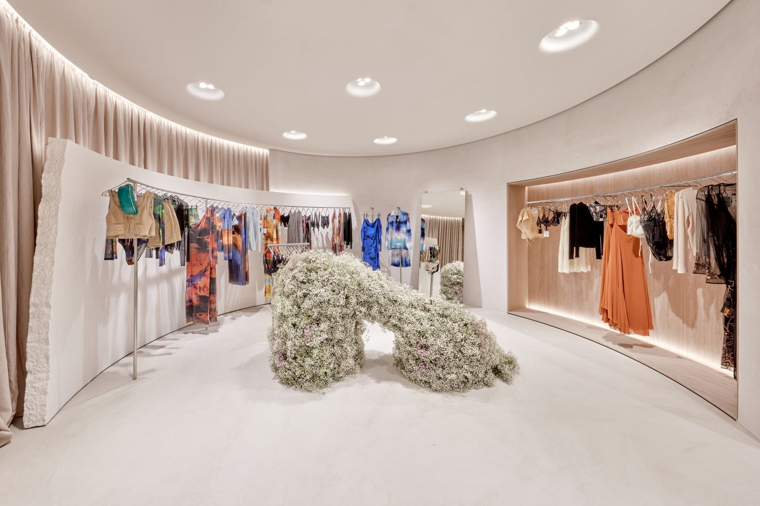 Primeira Zara em Portugal reabre com novo conceito: lojas amplas e