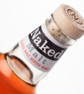 PrimeDrinks está a distribuir no mercado nacional este novo whisky, chamado Naked Malt